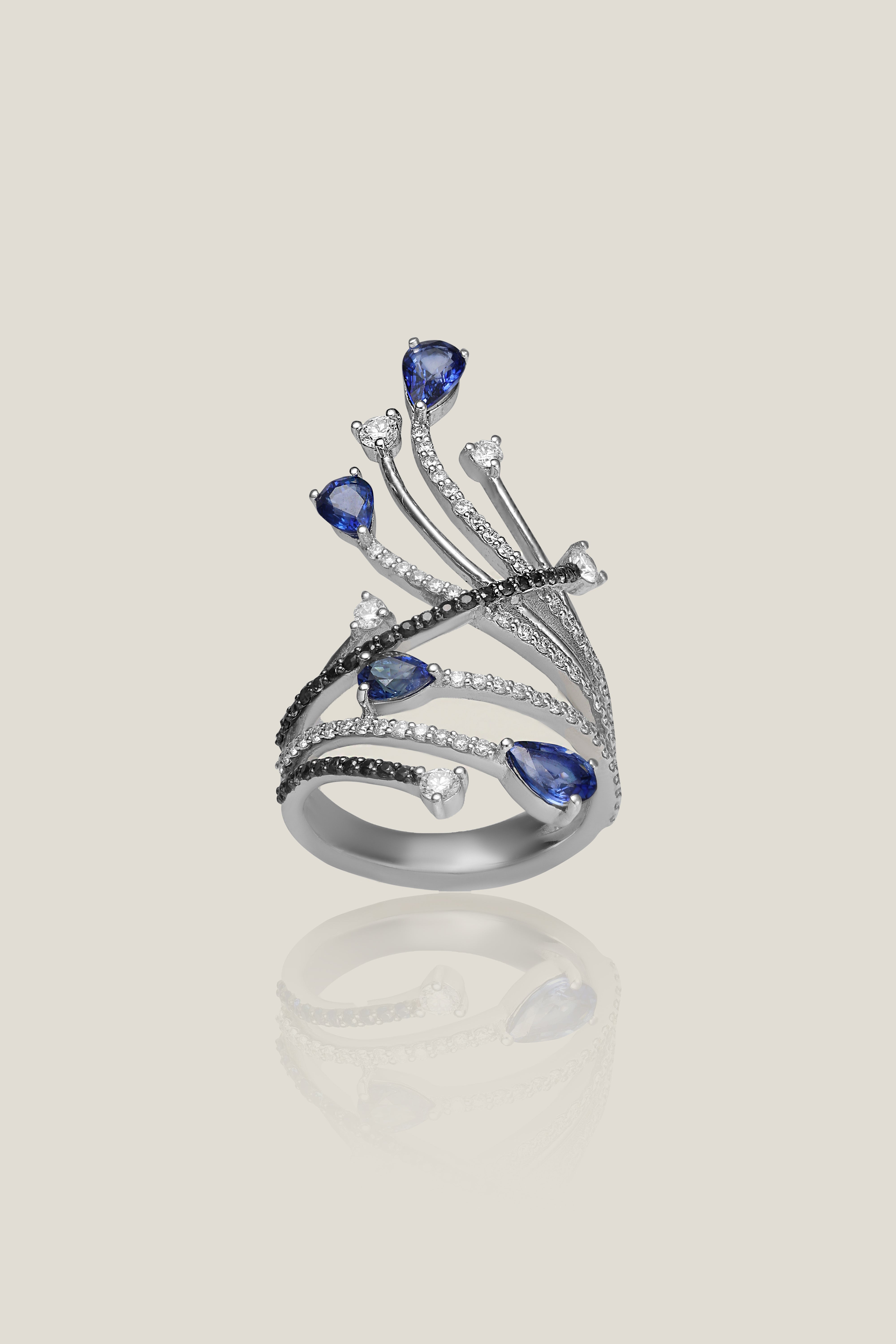 White Diamond And Sapphire Ring | White diamond 0.62 carats, Sapphire 4 stones 1.49 carats, Sapphire 0.18 carats, 7.69g
