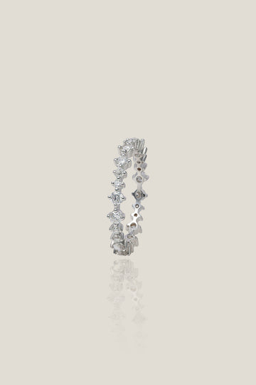Round white diamond alliance ring | 0.76 carats, 1.61g