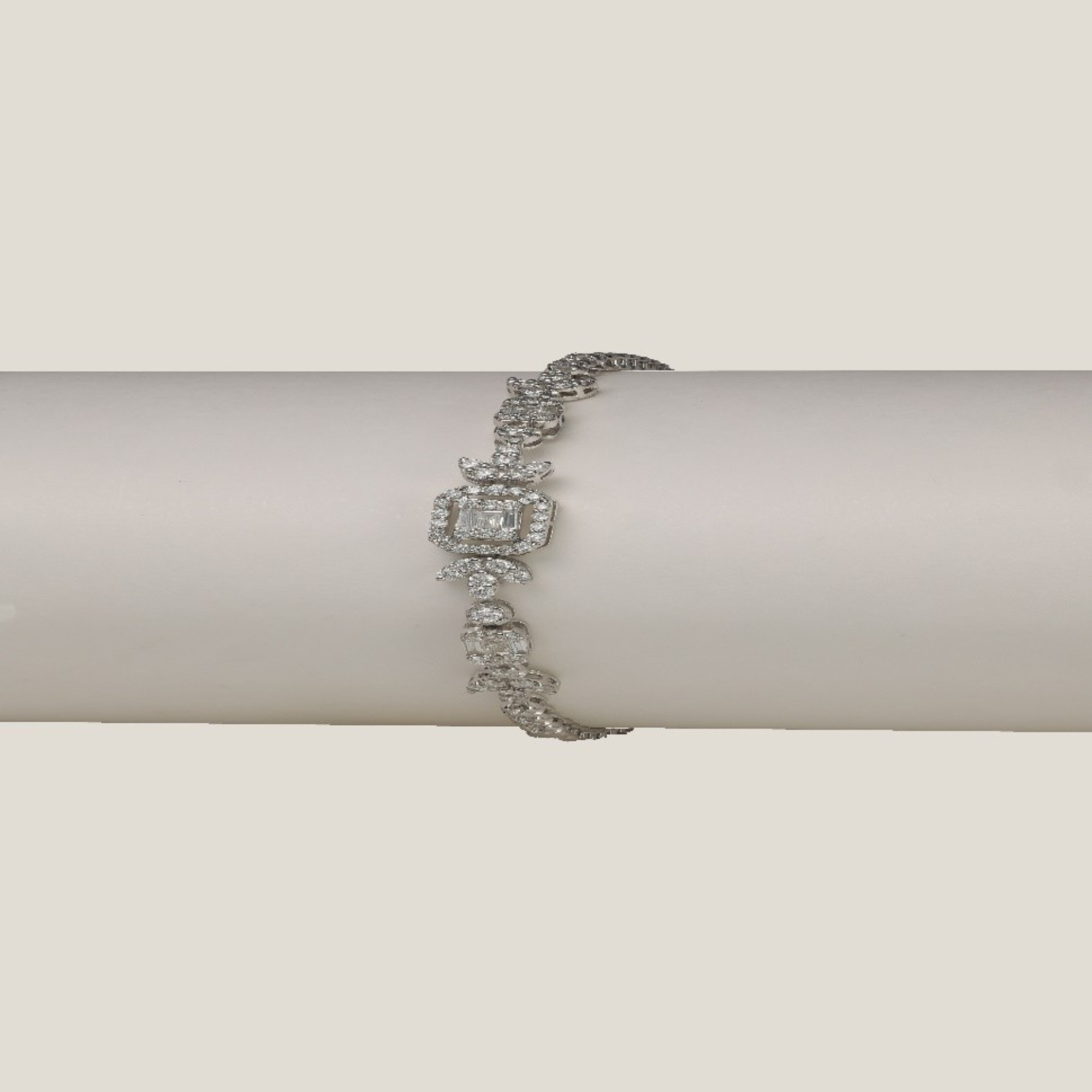 Baguette White Diamond Bracelet | White Diamond 0.71 carats, Baguette 0.161 carats, 8.32g