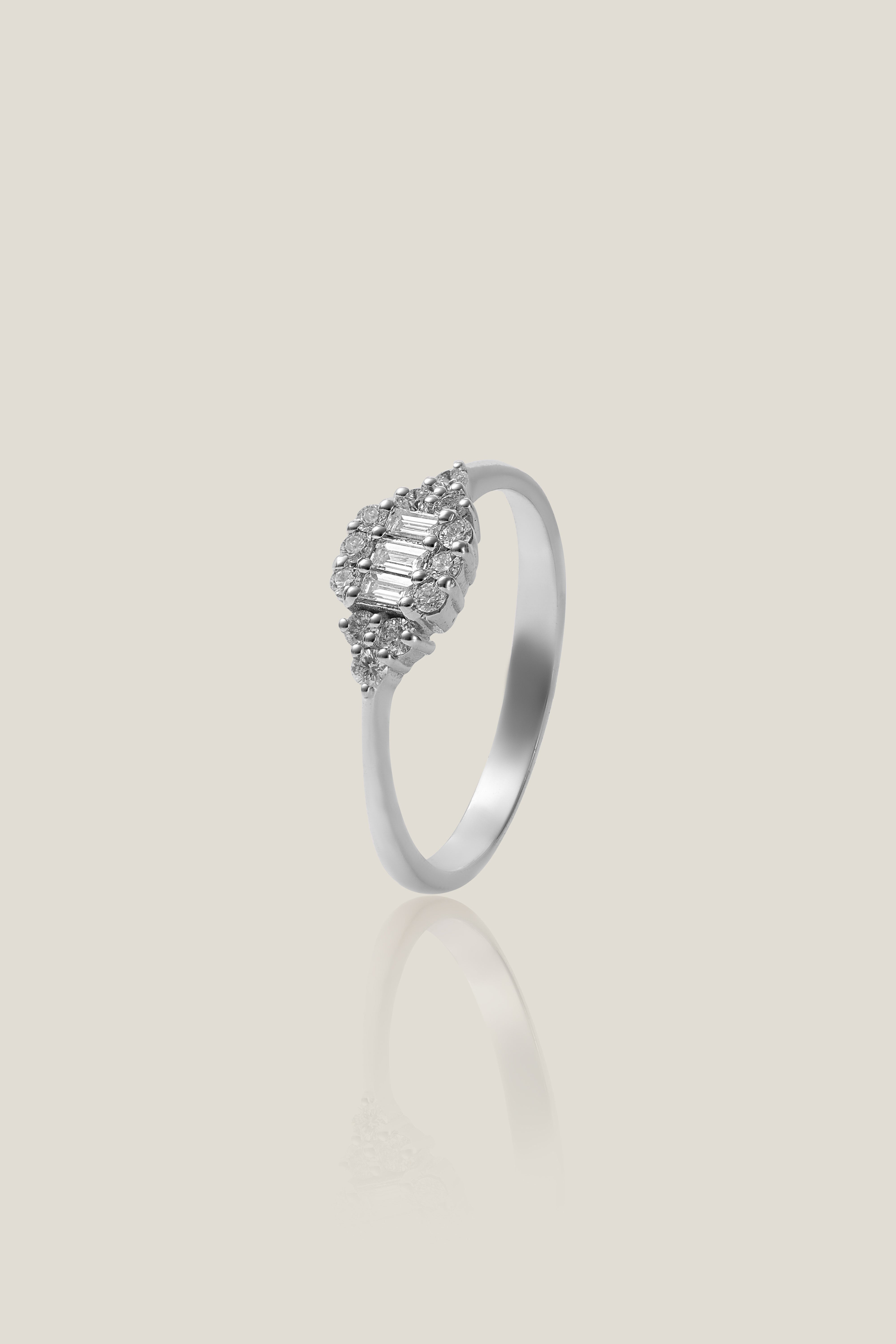 White Diamond Square Shape | White Diamond 0.19 Carats, Baguette 0.10 Carats, 2.17g