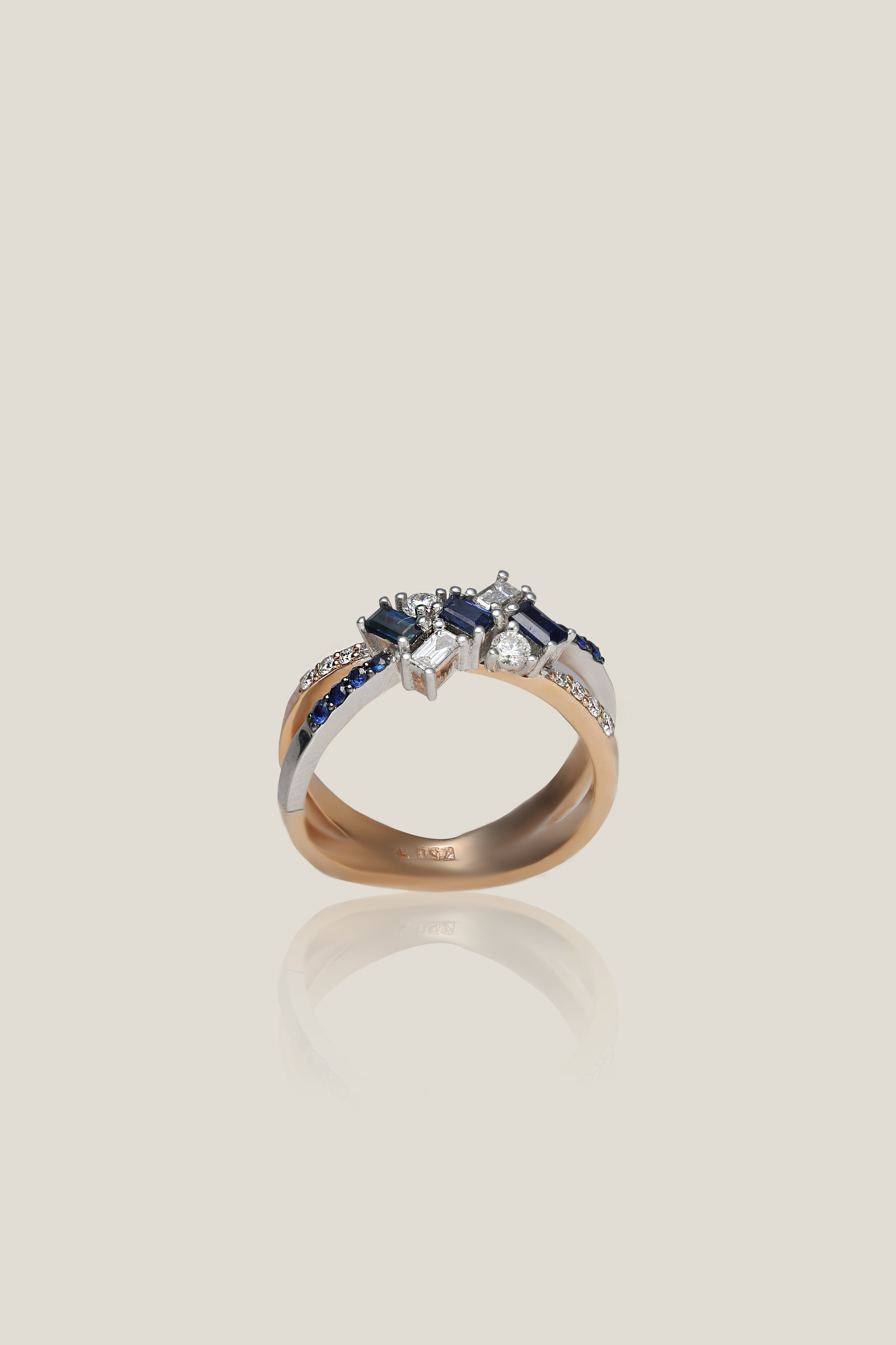 Sapphire Diamond Ring | White Diamond 0.19 Carats, Baguette 0.12 Carats, 5.25g