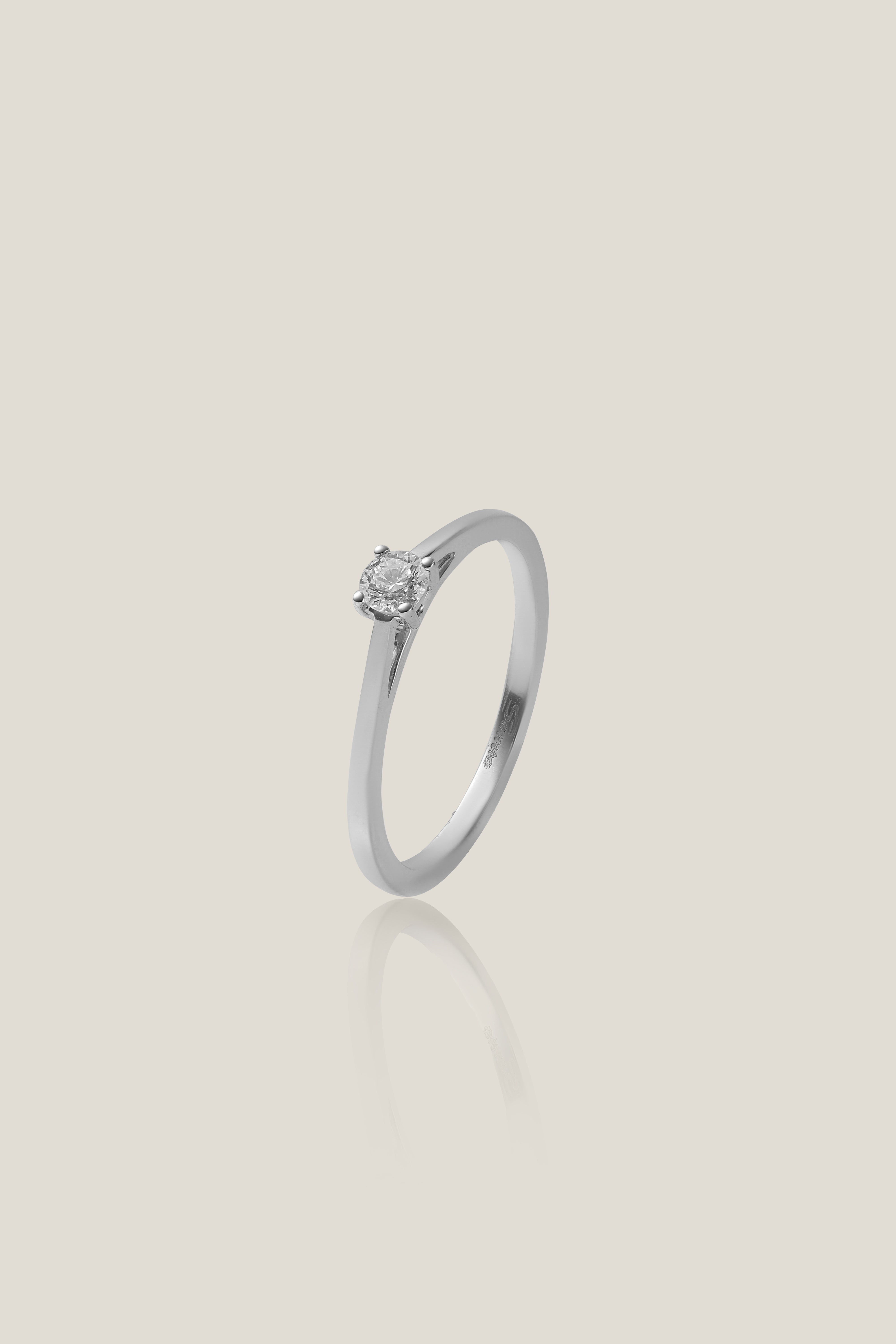 Round diamond solitaire ring | 0.15 carats, 1.81g