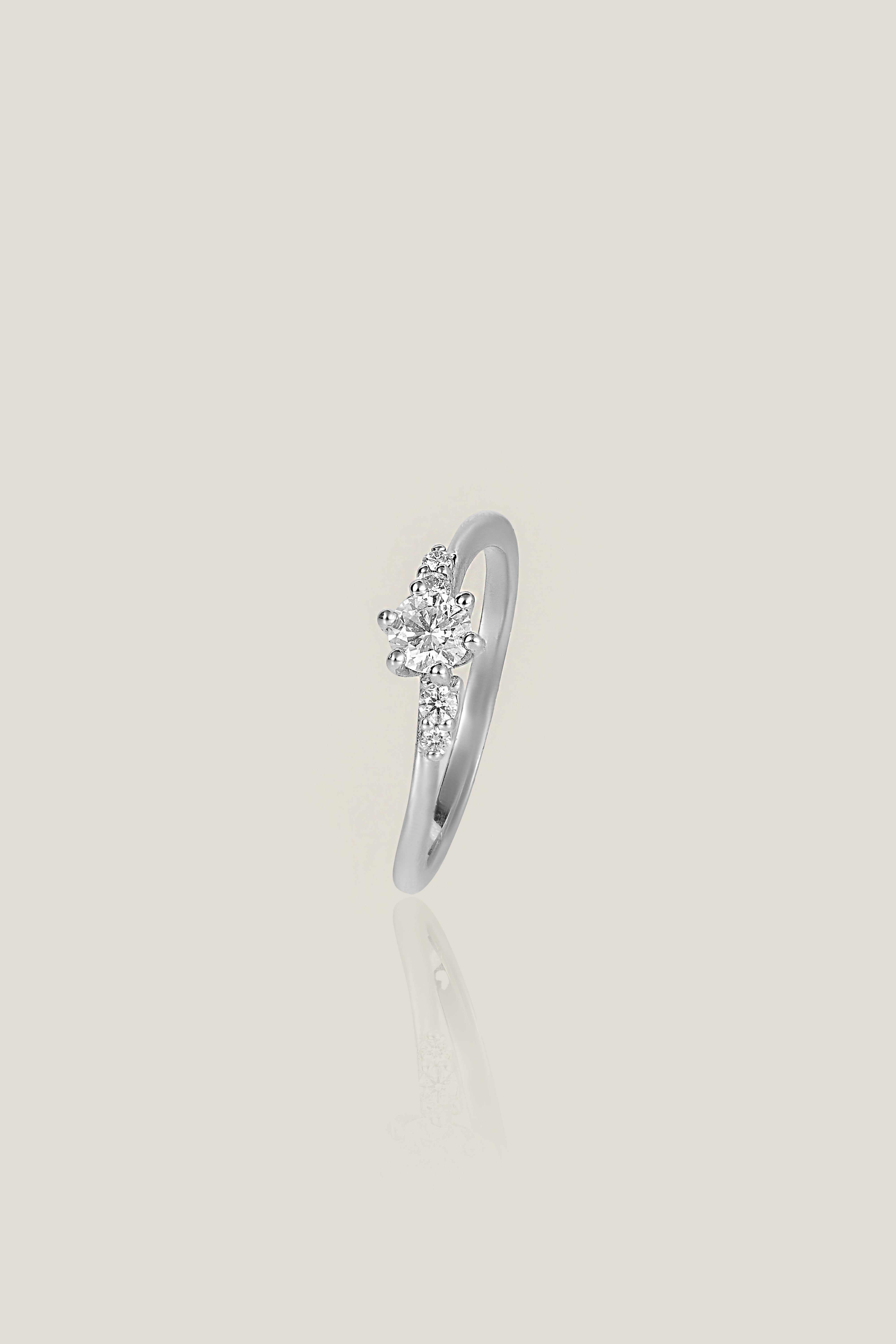 White diamond solitaire ring | 0.25 carats, 2.4g