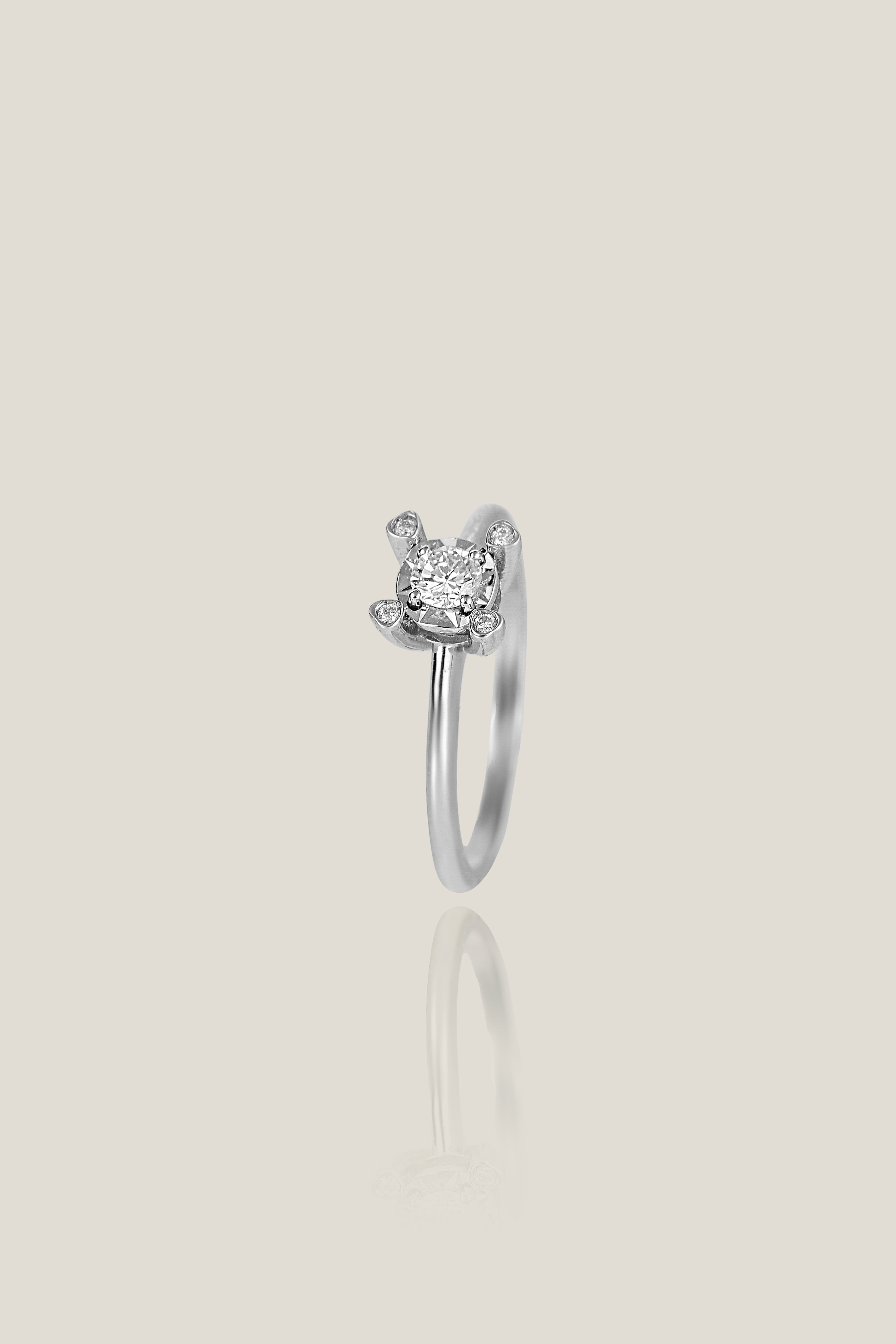 Elegant white diamond ring | 0.17 carats, 2.74g