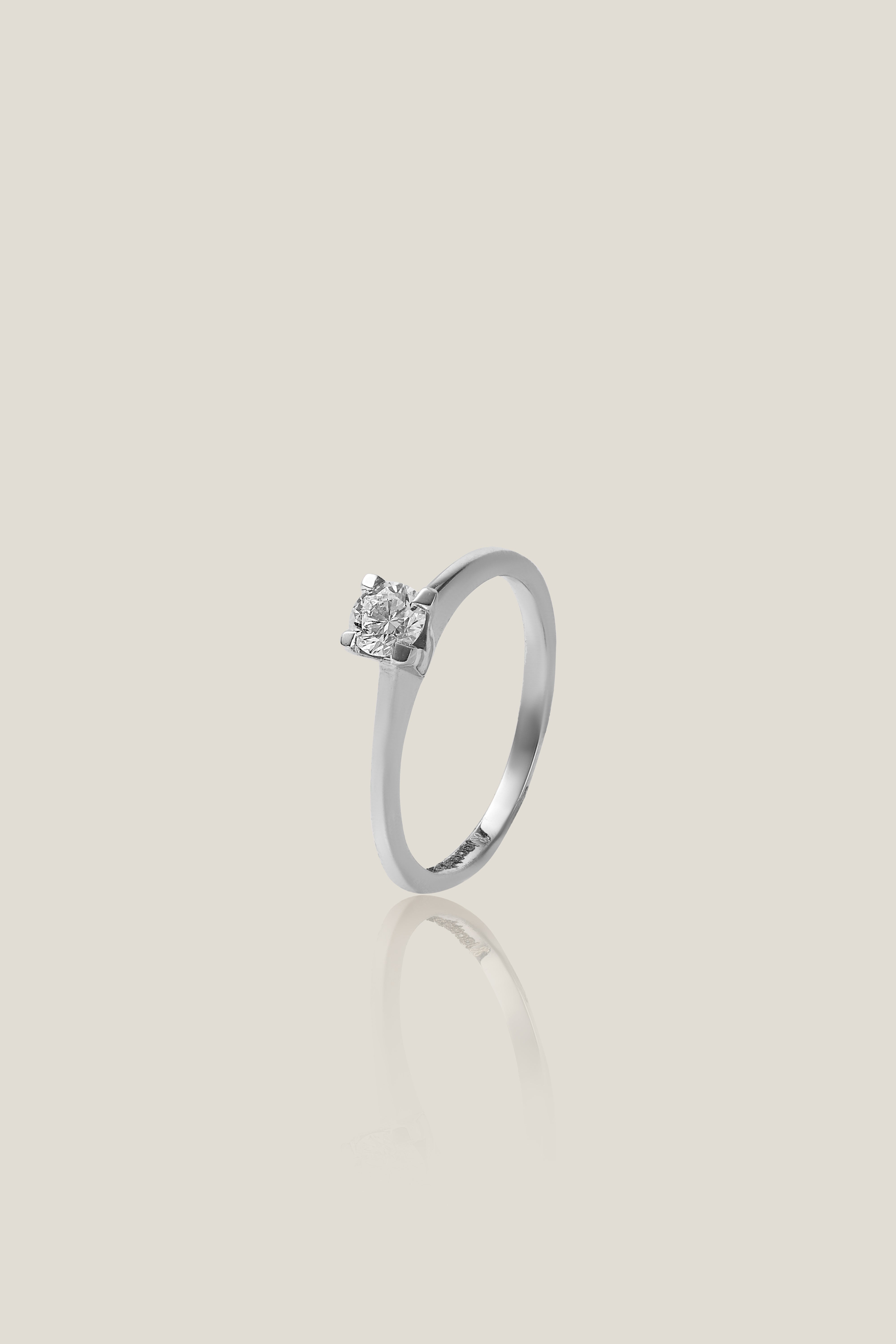 Round white diamond solitaire ring | 0.23 carats, 1.74g