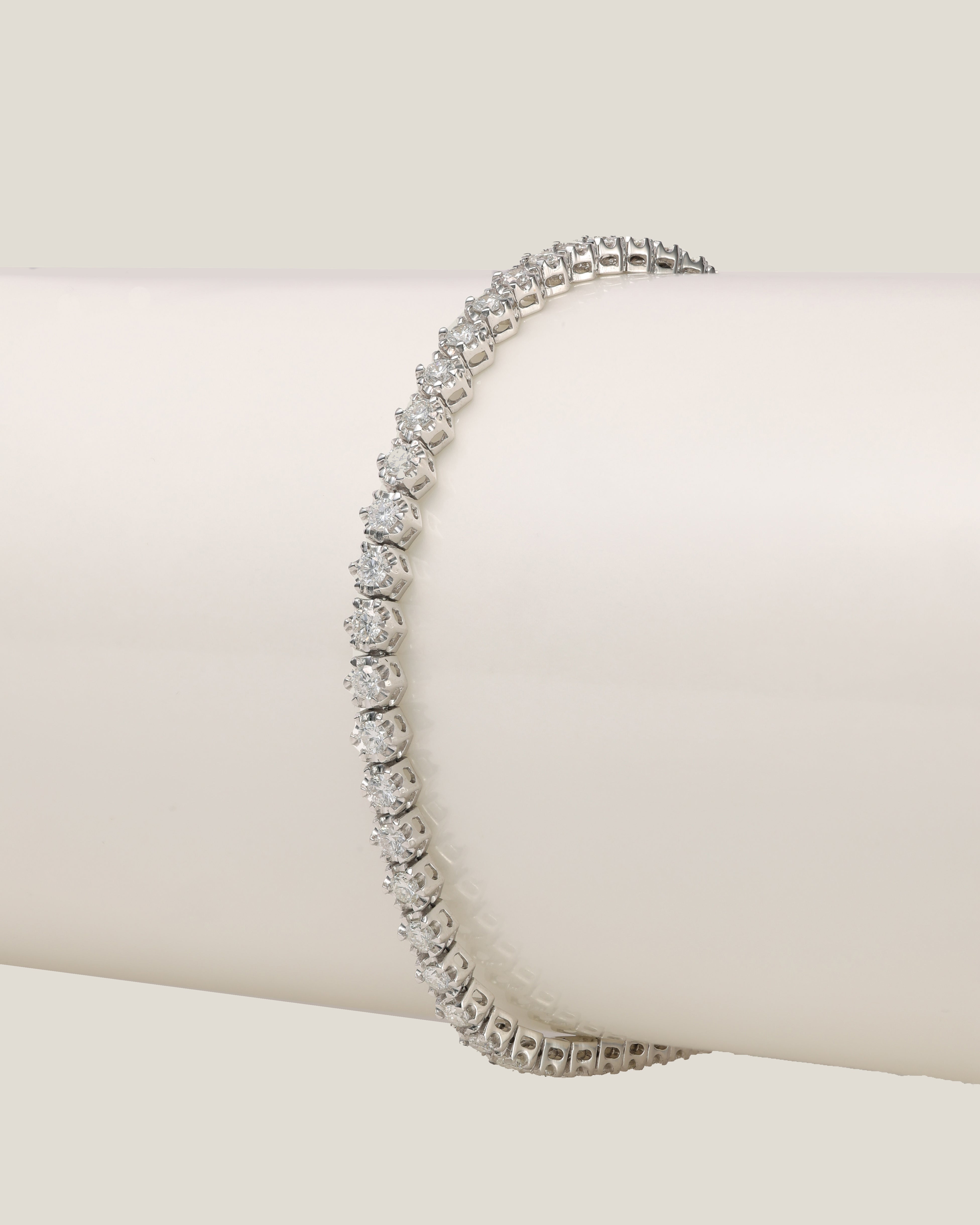 White diamond tennis bracelet crown design | 1.56 carats, 8.38g