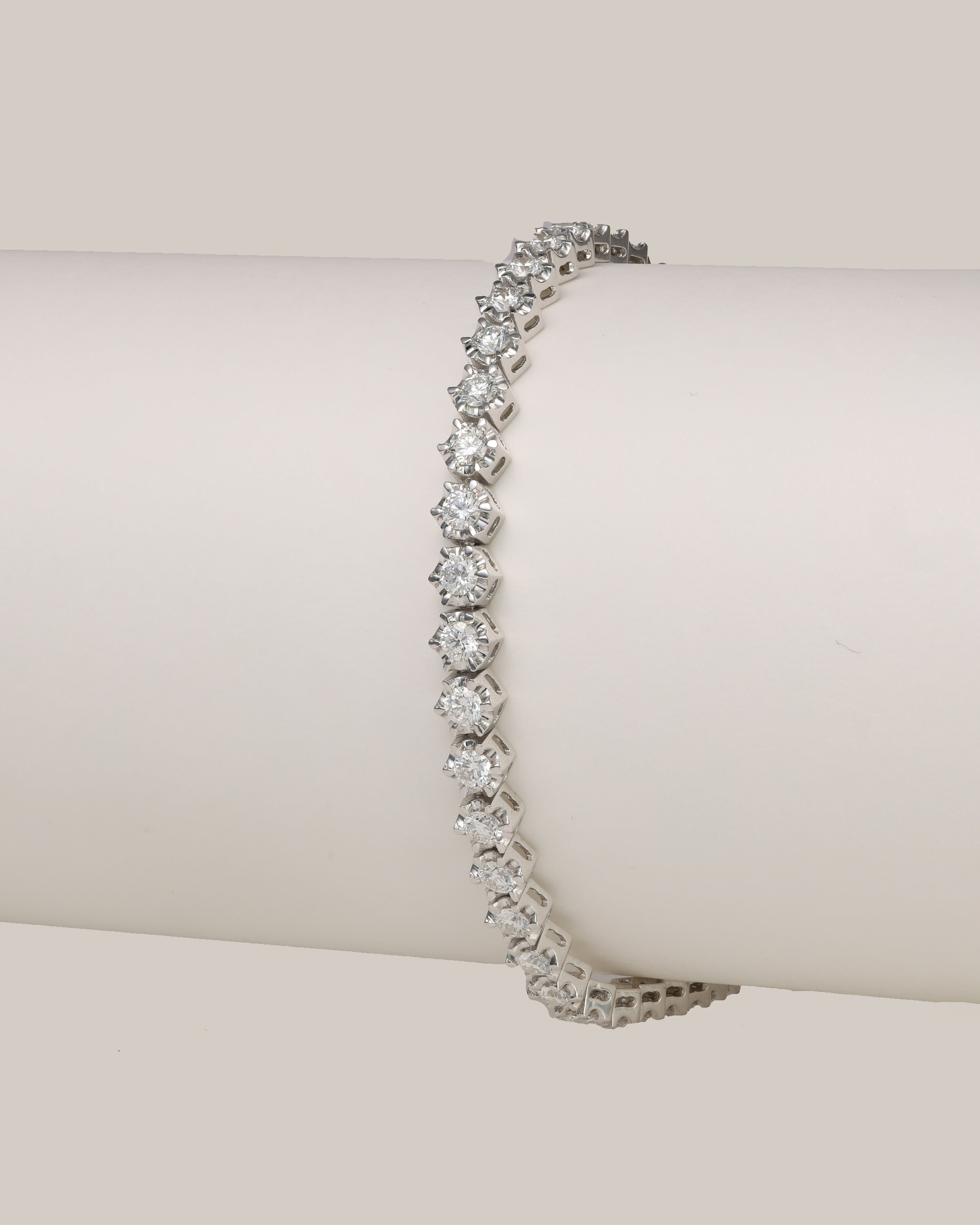 White Gold White Diamond Crown Design | 2.6 carats, 9.14 gm