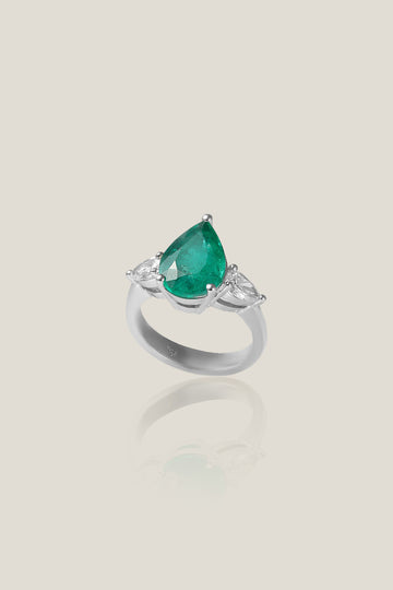 Pear Shape Emerald Diamond Ring | White Diamond 0.73 carats, Emerlad 3.44 carats, 6.08g