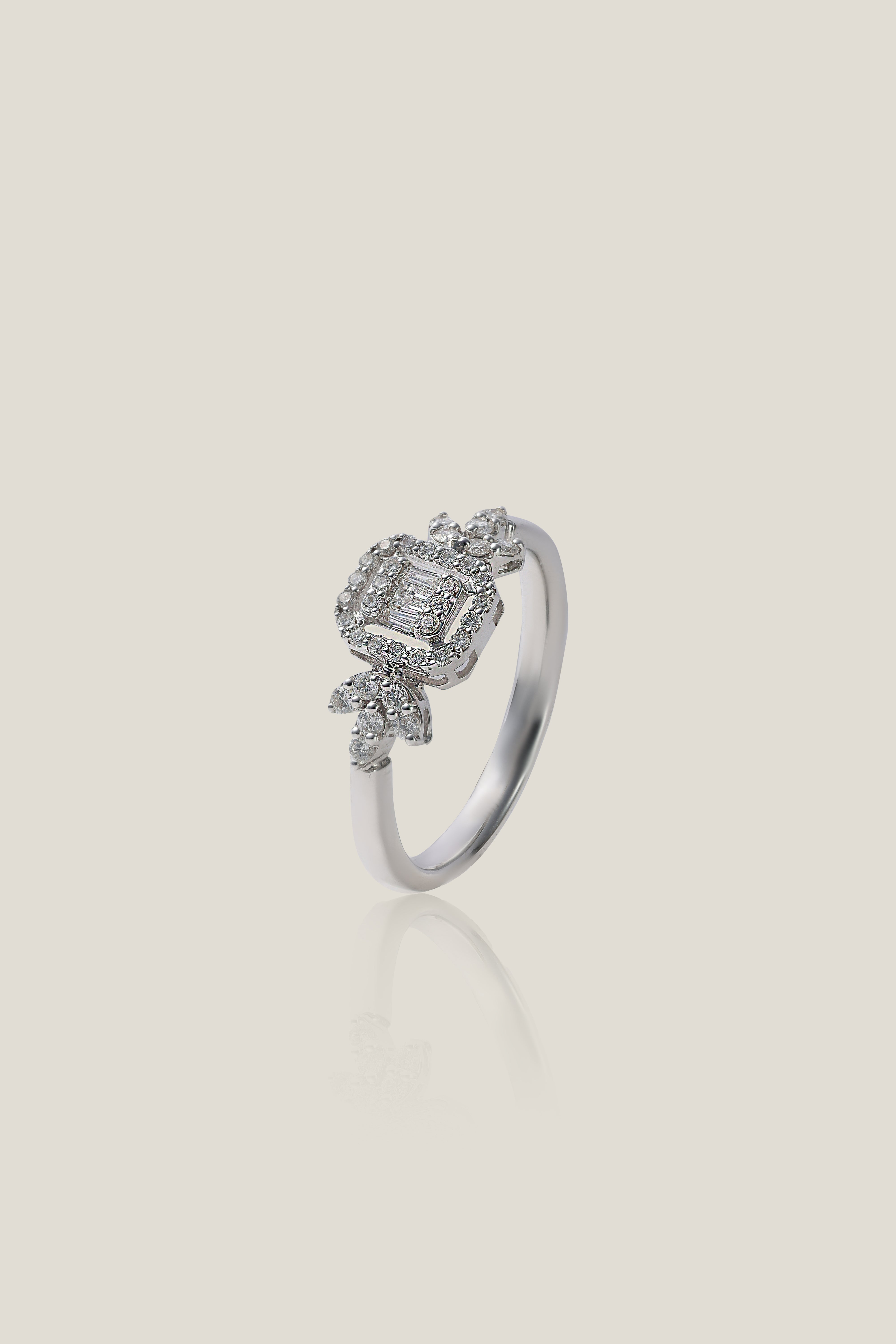White Diamond Ring | White Diamond &nbsp;0.276 carats, Baguette 0.078 carats, 3.06g