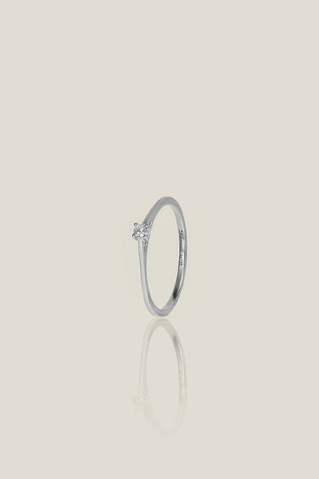 Elegant solitaire ring | 0.05 carats, 1.05g