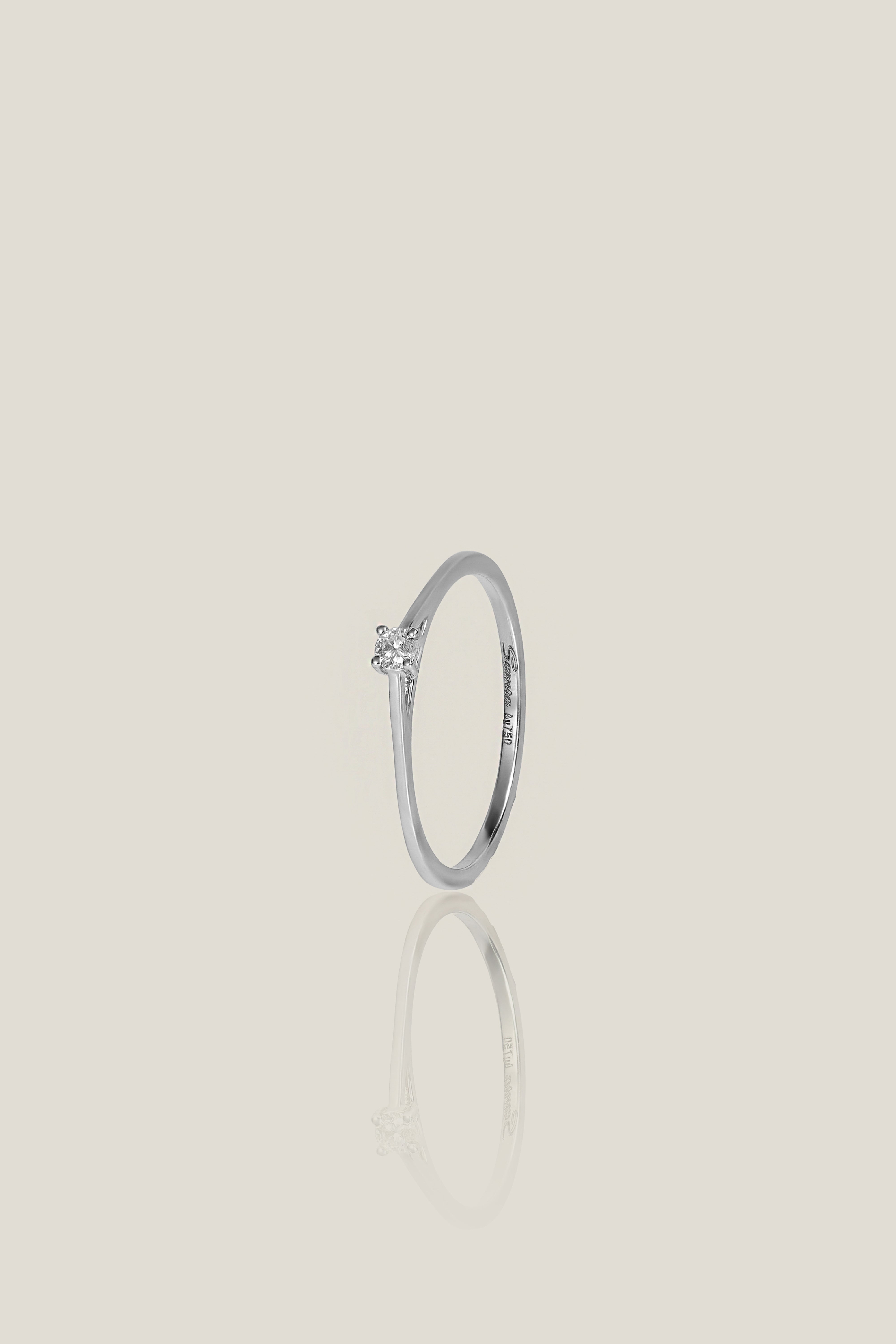 Elegant solitaire ring | 0.05 carats, 1.05g