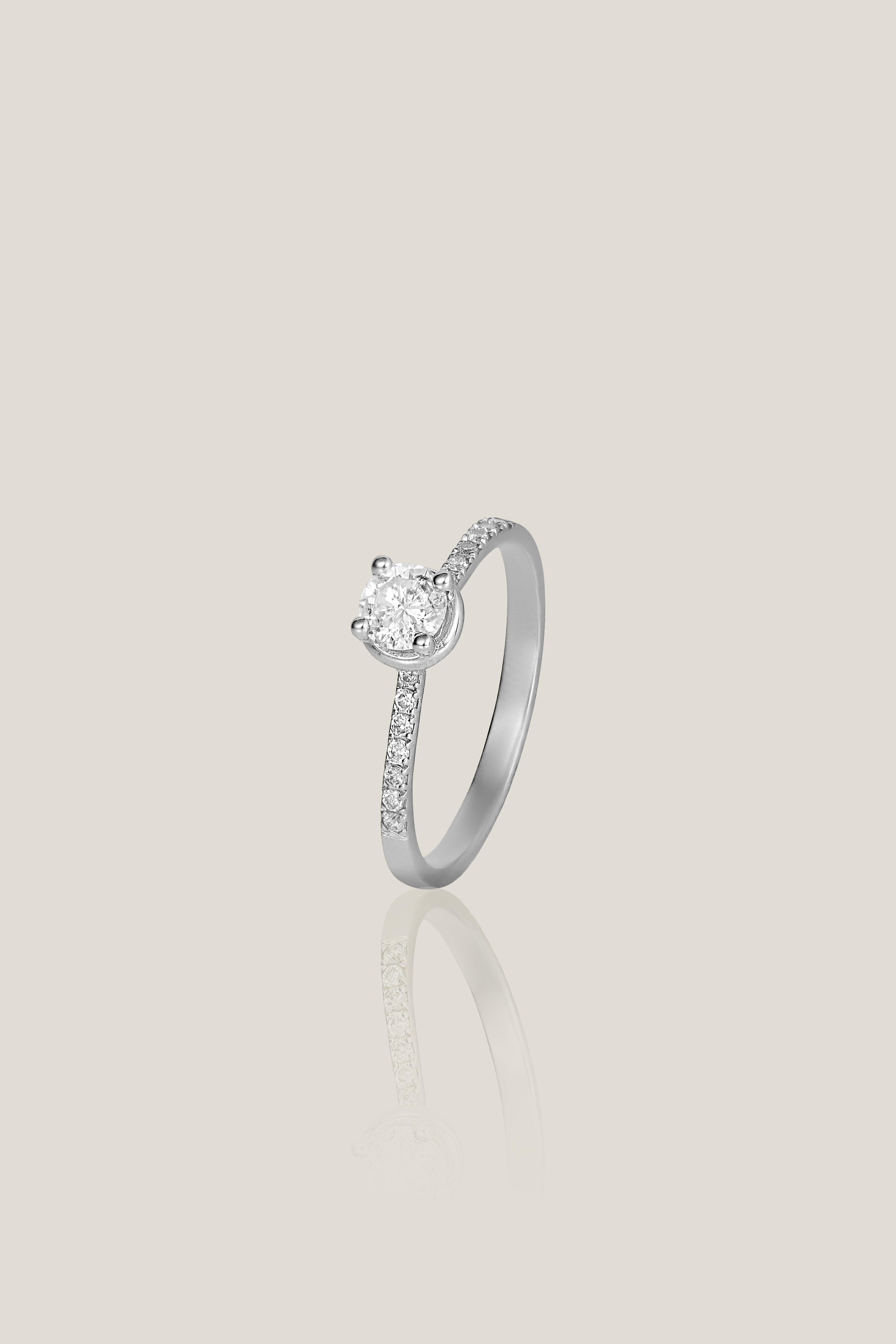Elegant round white diamond solitaire ring | 0.33 carats, 1.95g